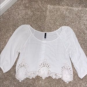 Quarter length sleeve crop top with lace detail